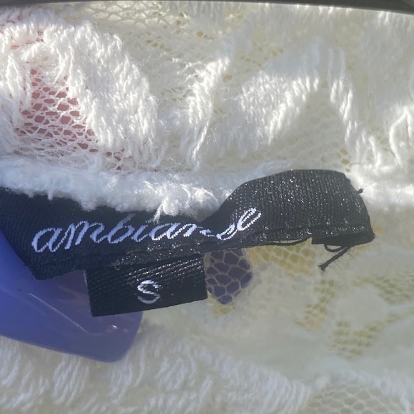 Cream colored lace crop top , used - Picture 3 of 6